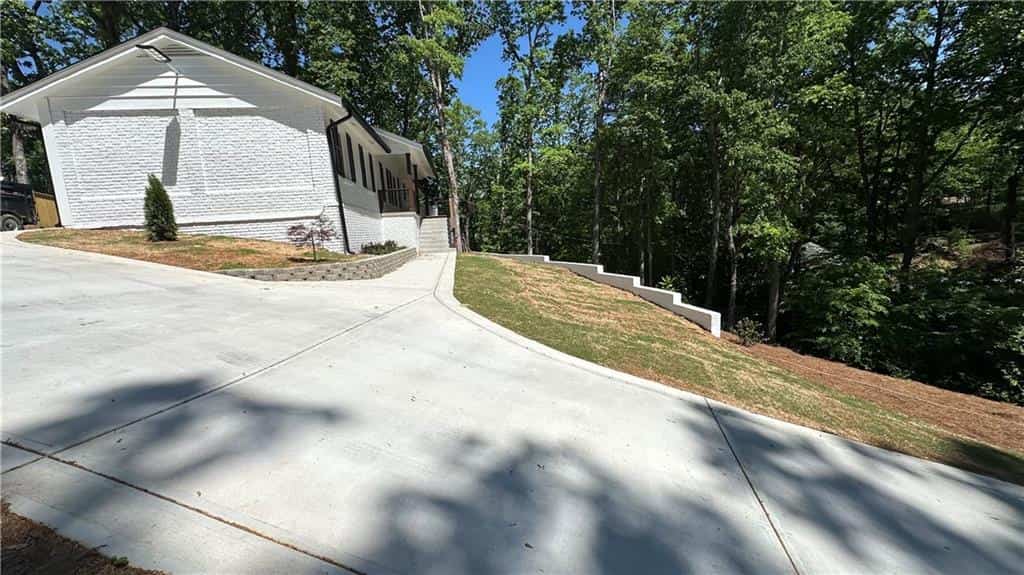 Listing photo 6