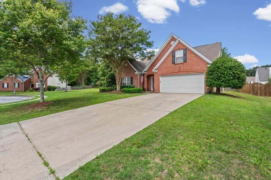 Listing photo 2