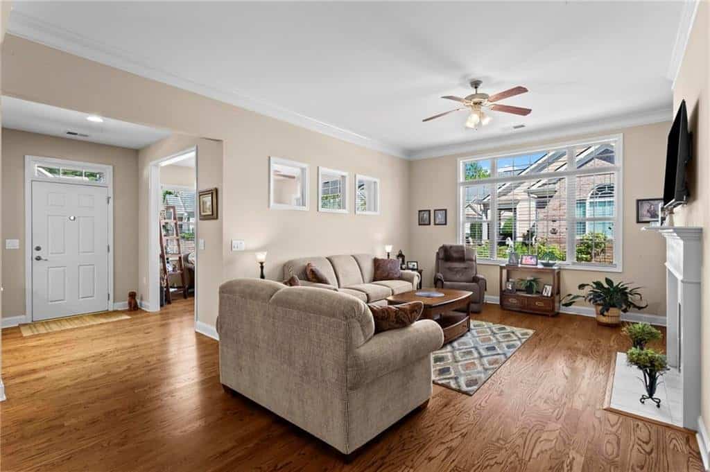 Listing photo 6