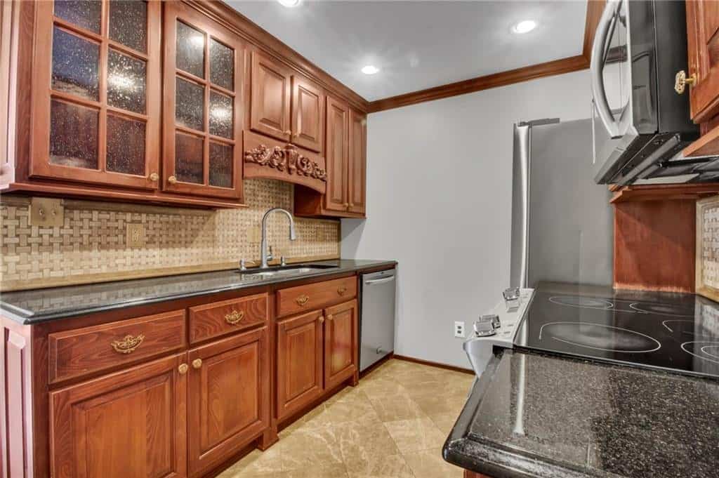 Listing photo 6
