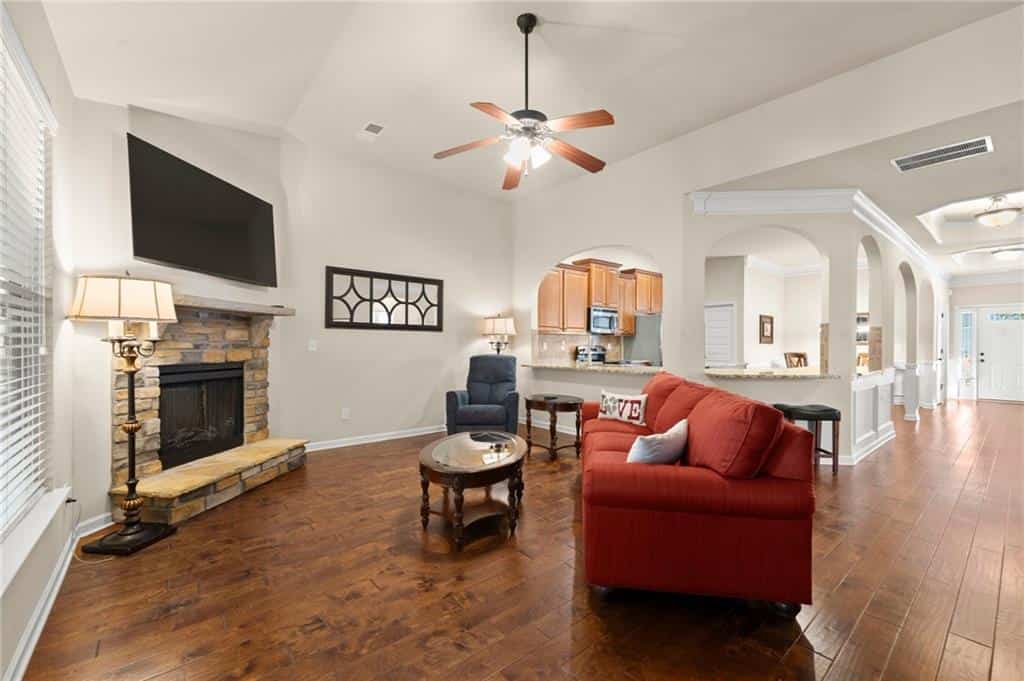 Listing photo 6