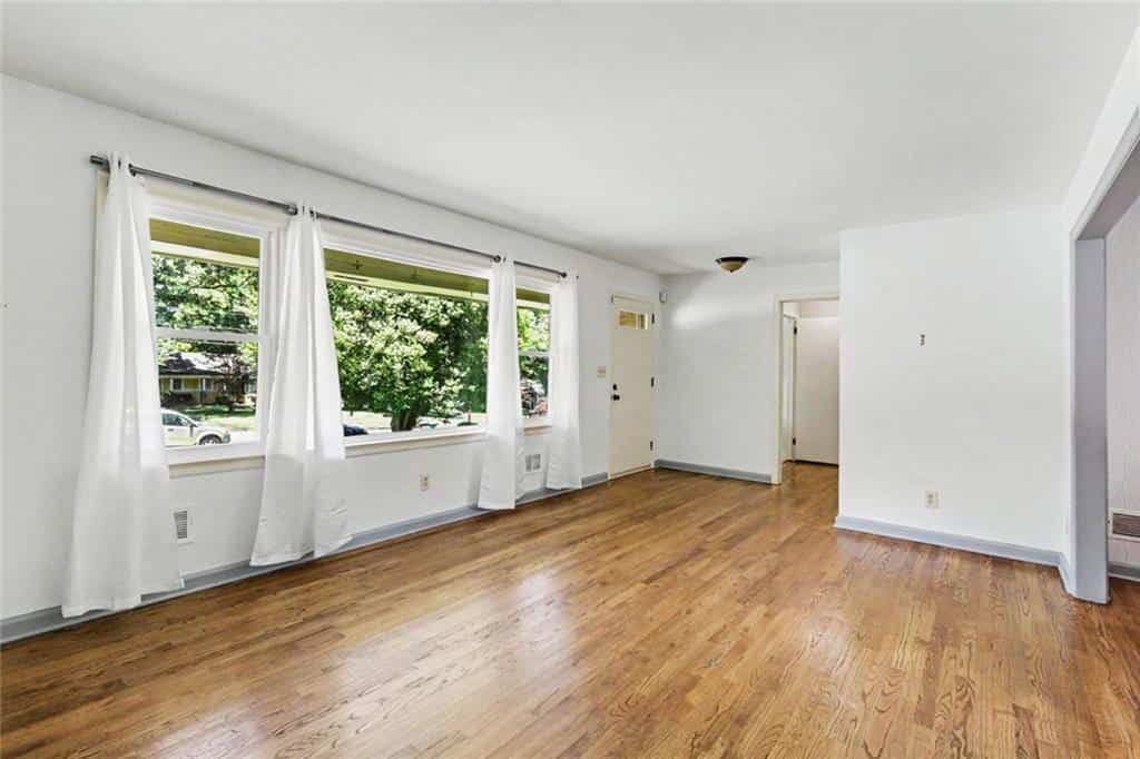 Listing photo 6