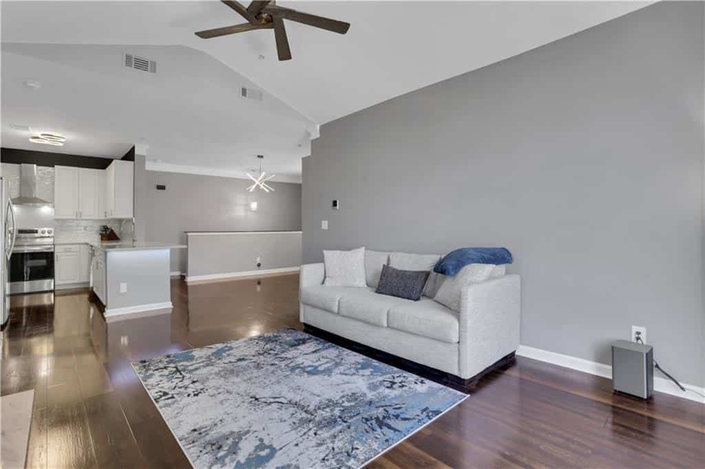 Listing photo 6