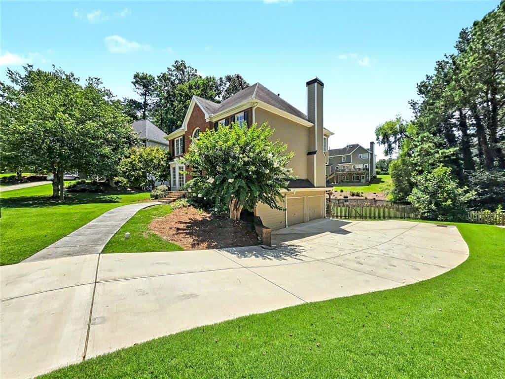 Listing photo 6