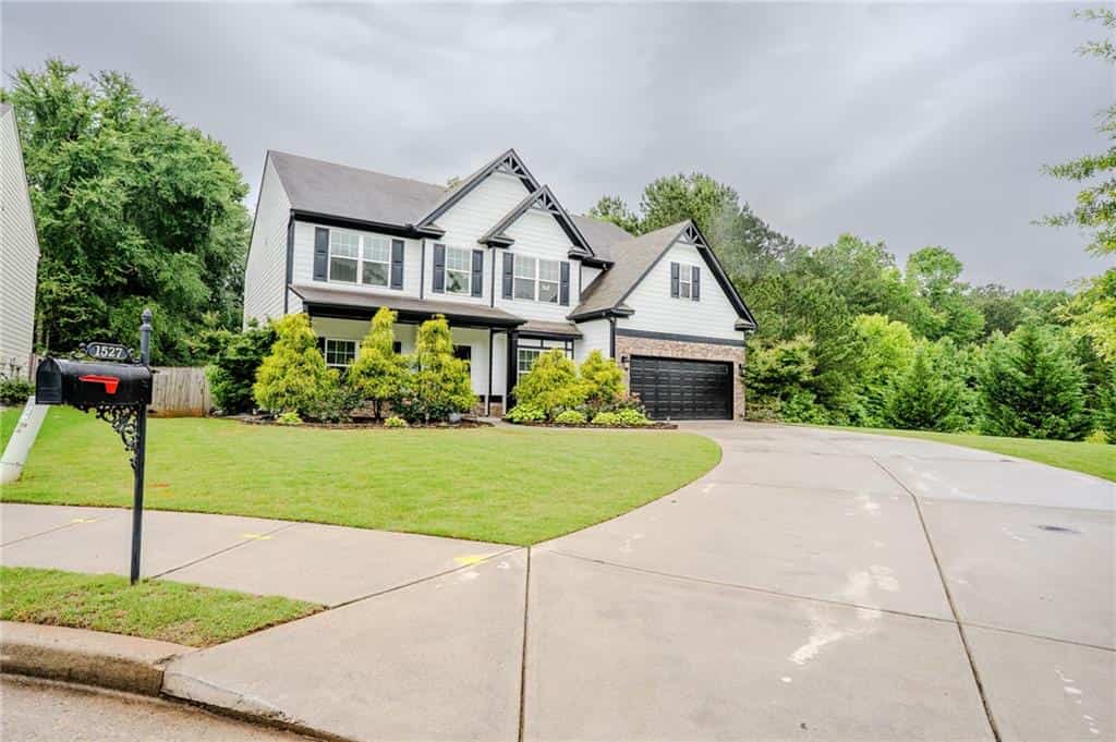 Listing photo 3