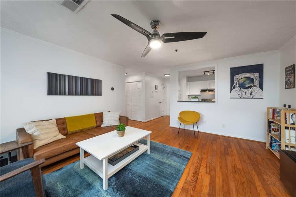 Listing photo 6