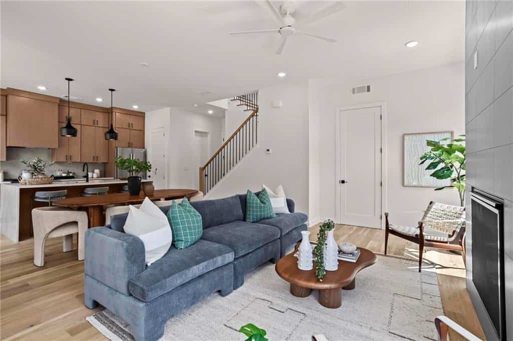 Listing photo 6