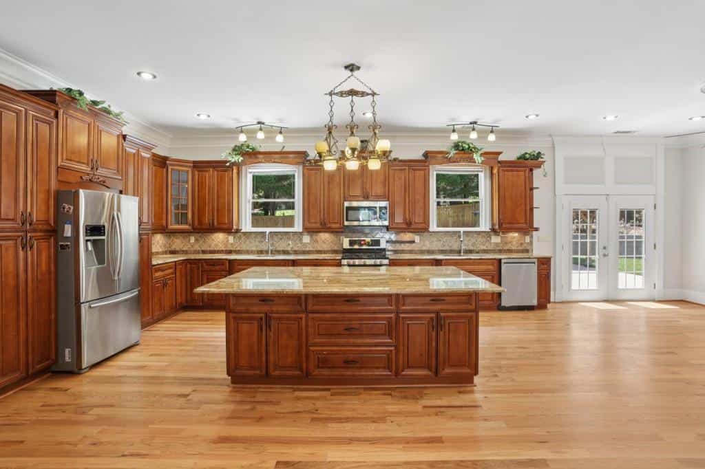 Listing photo 3