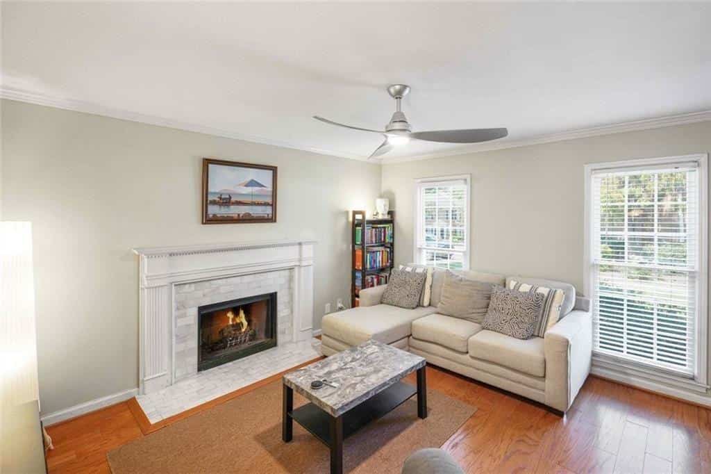 Listing photo 3