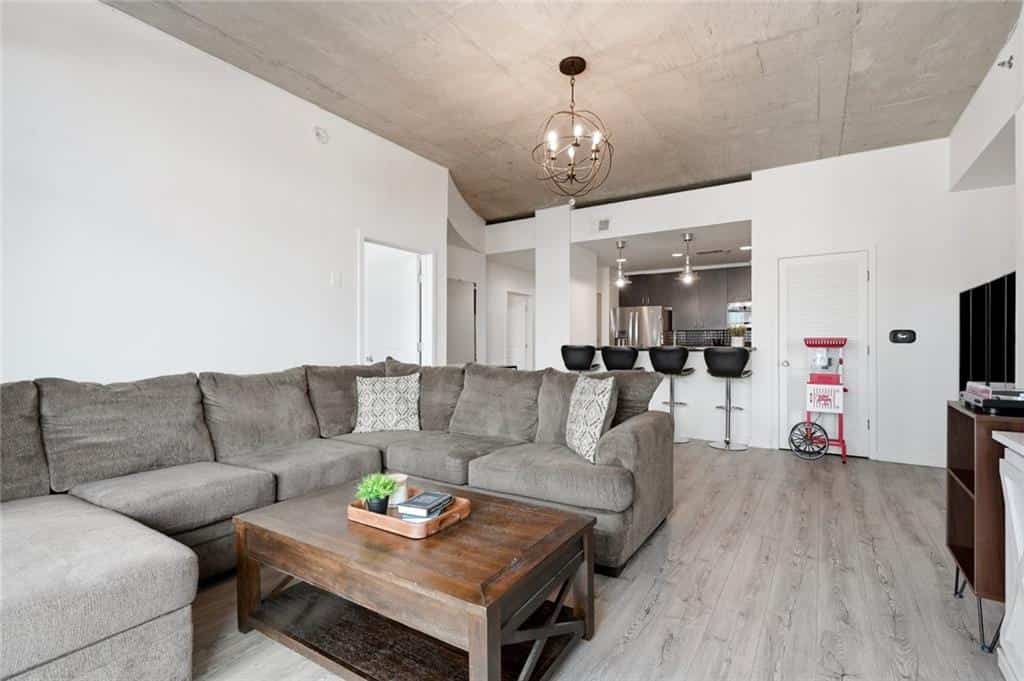 Listing photo 6