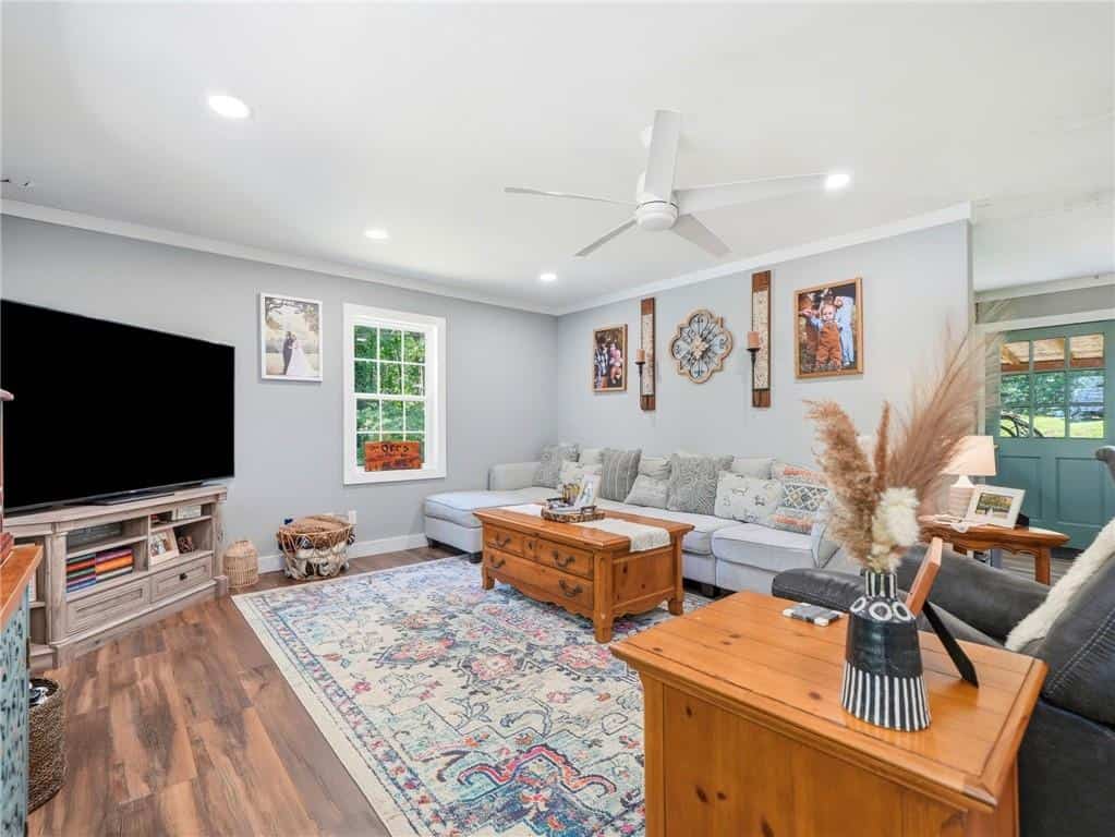 Listing photo 6