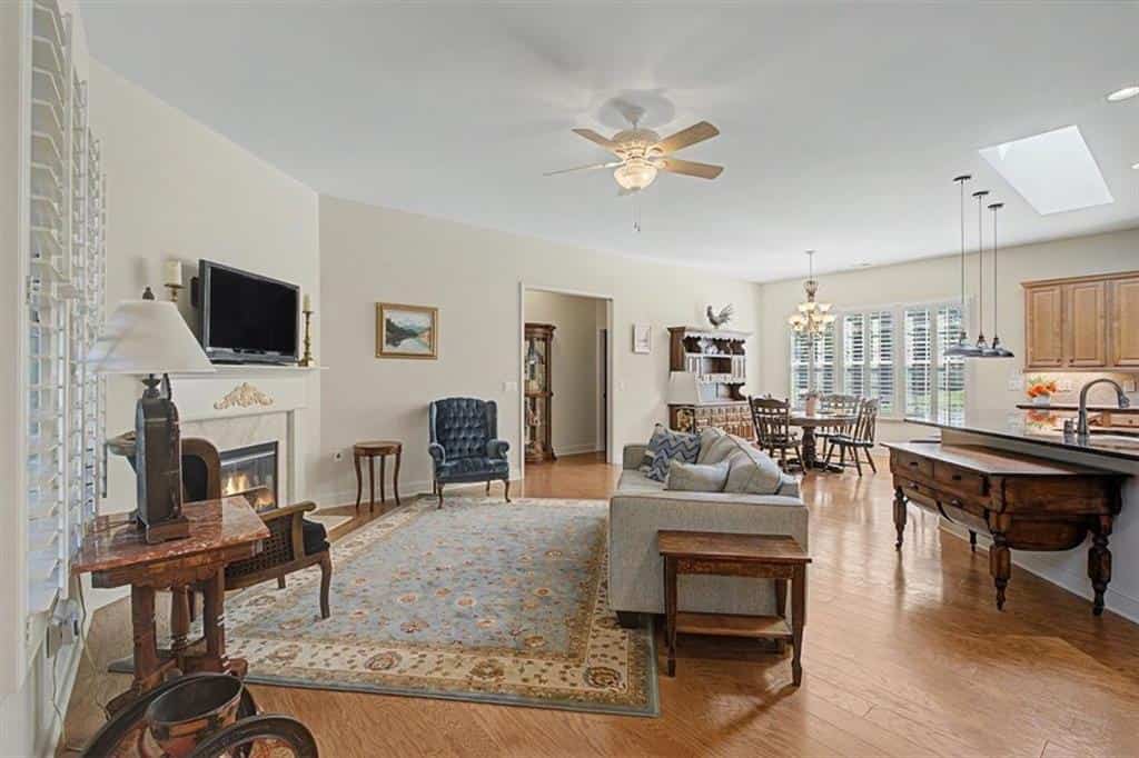 Listing photo 6