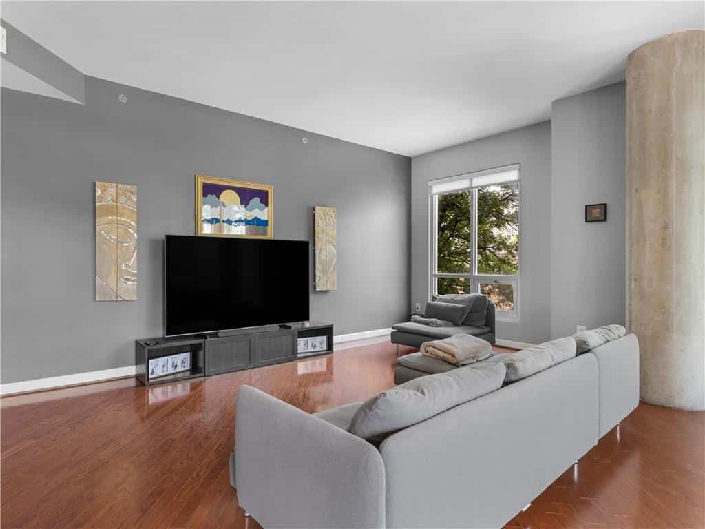 Listing photo 6