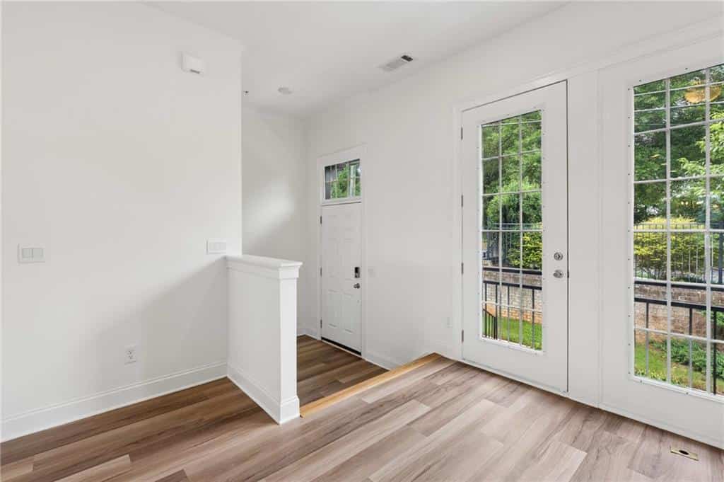 Listing photo 6