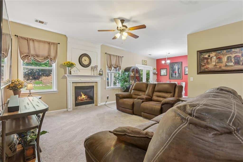 Listing photo 6