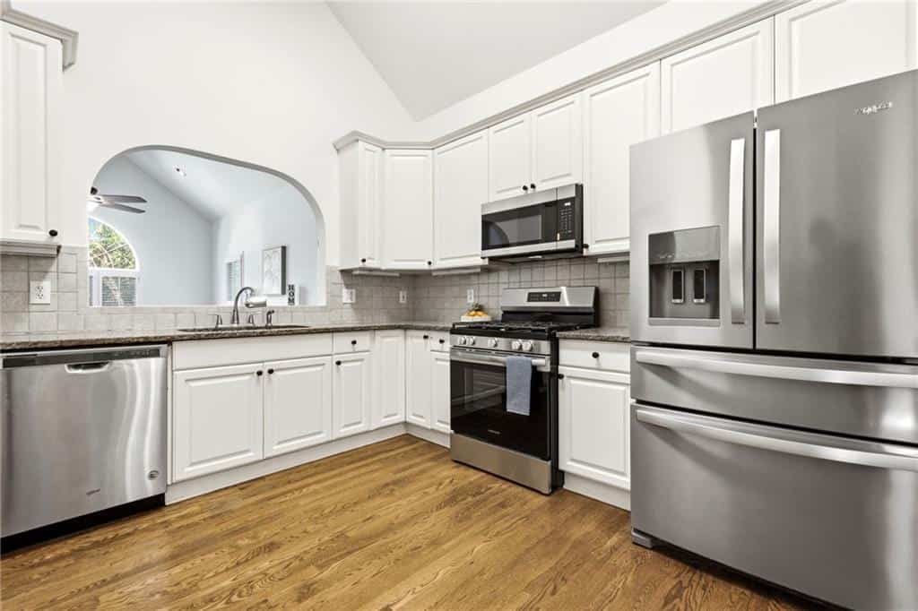 Listing photo 6