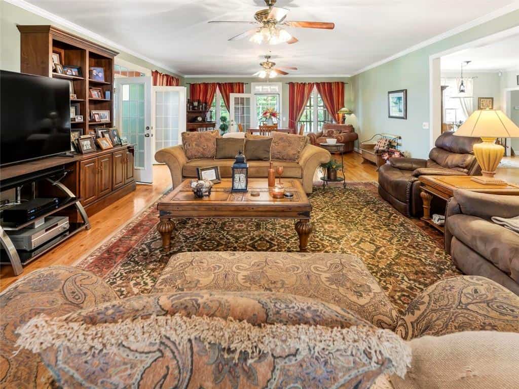 Listing photo 6