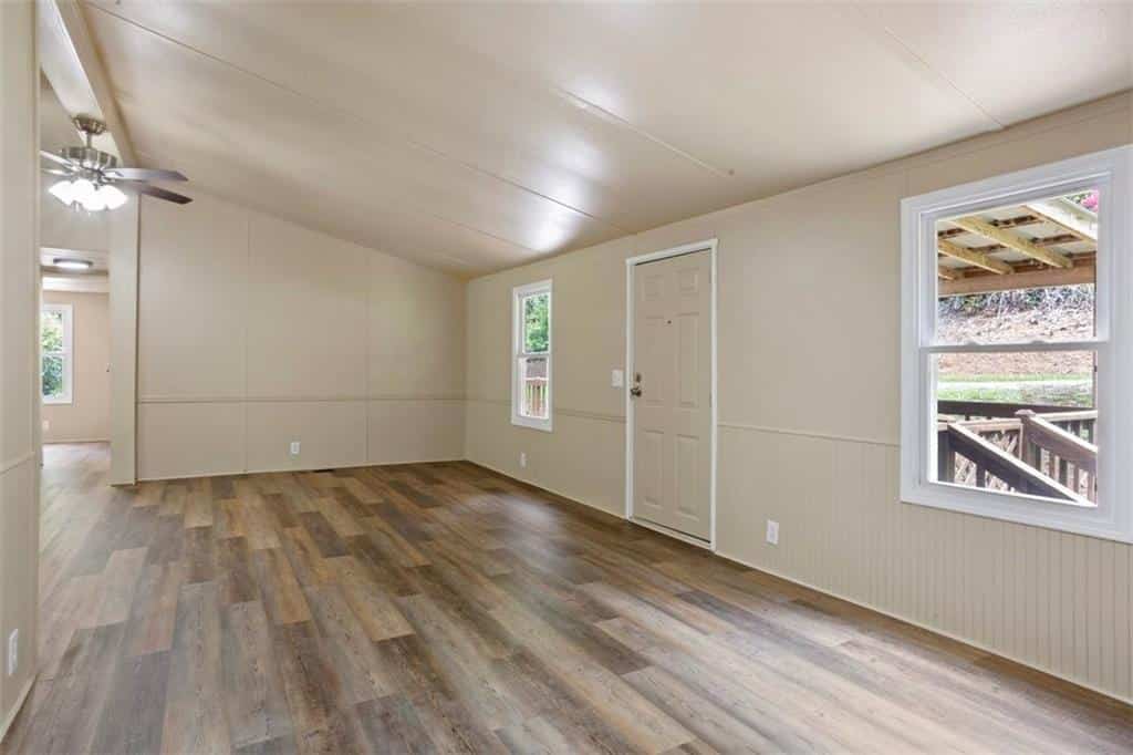 Listing photo 6