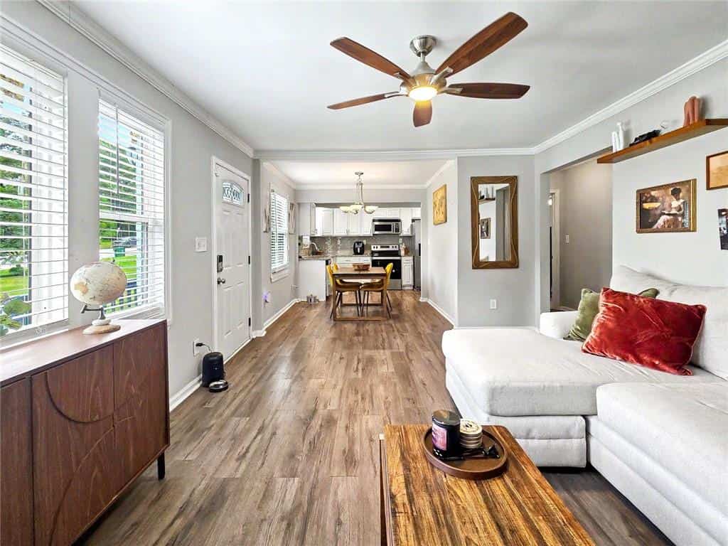 Listing photo 6