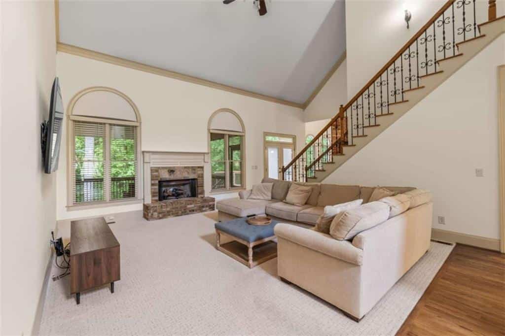 Listing photo 6