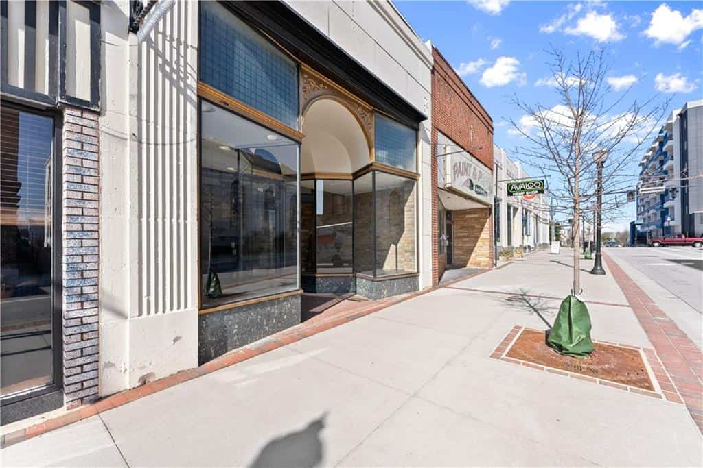 Listing photo 3