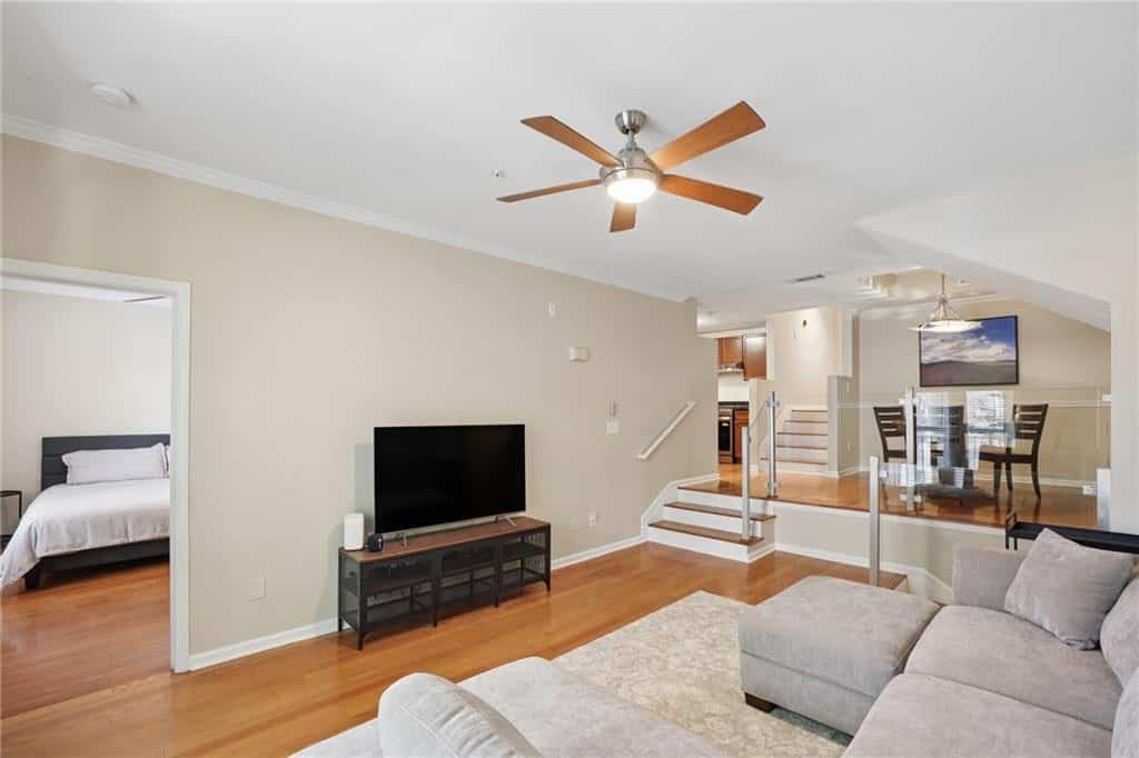 Listing photo 6
