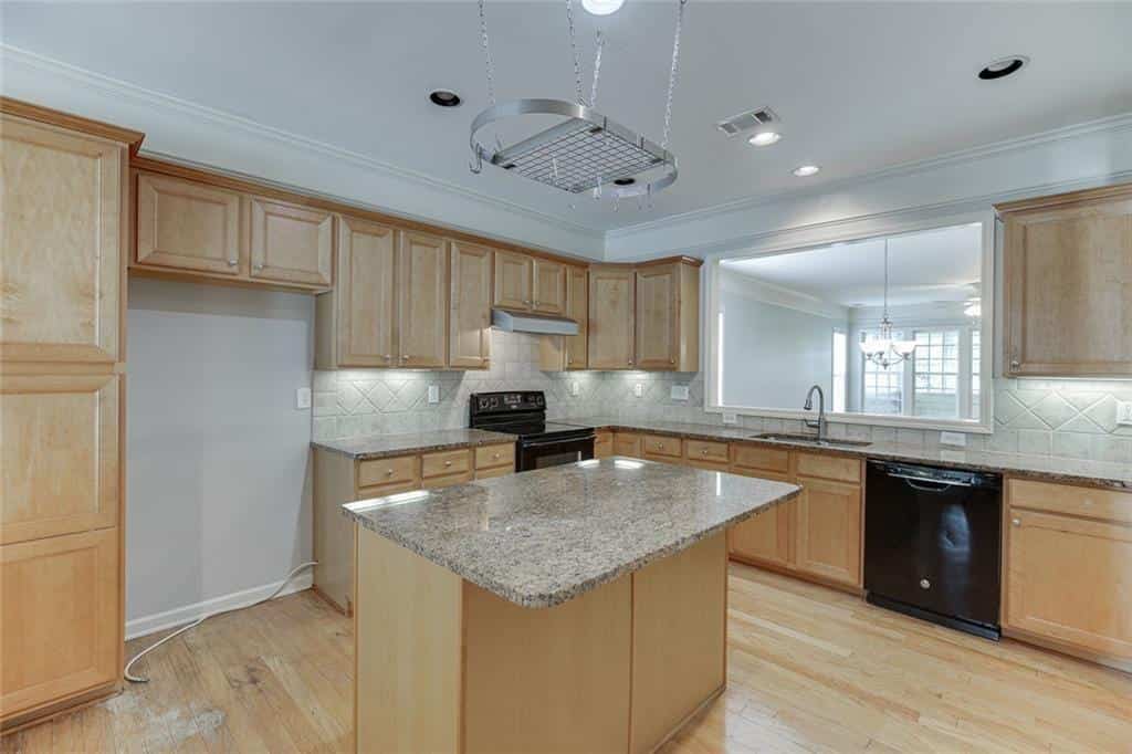 Listing photo 6