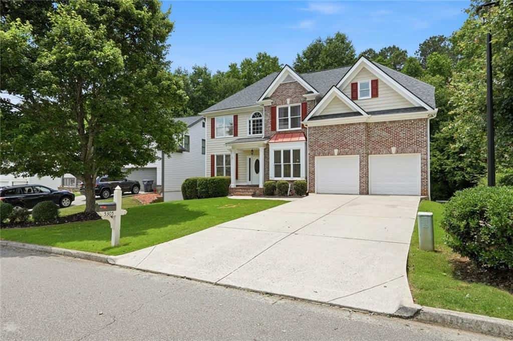 Listing photo 2