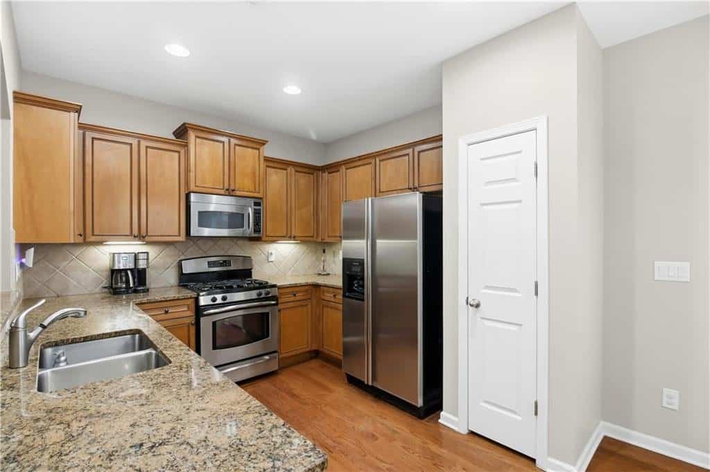 Listing photo 6