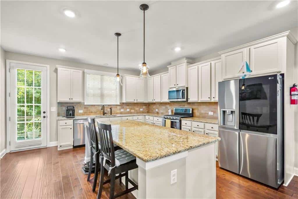 Listing photo 6