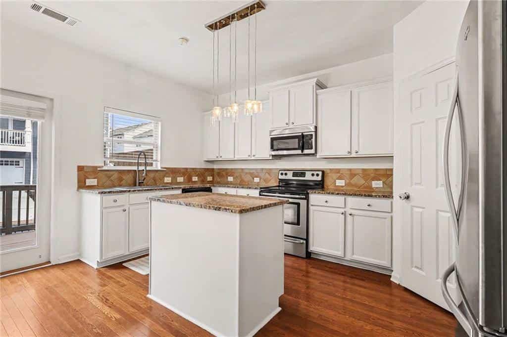 Listing photo 6