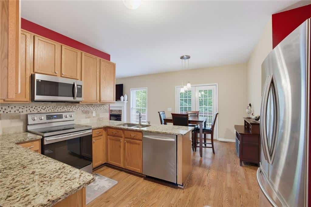 Listing photo 6