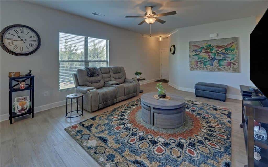 Listing photo 6