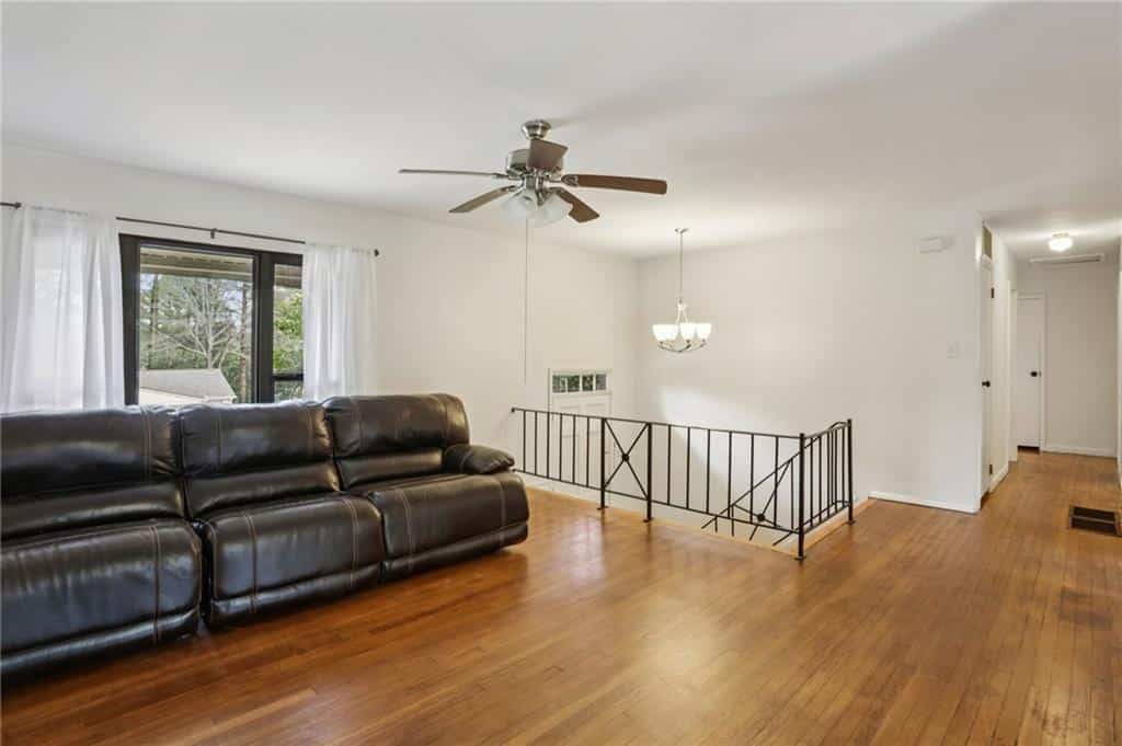 Listing photo 6