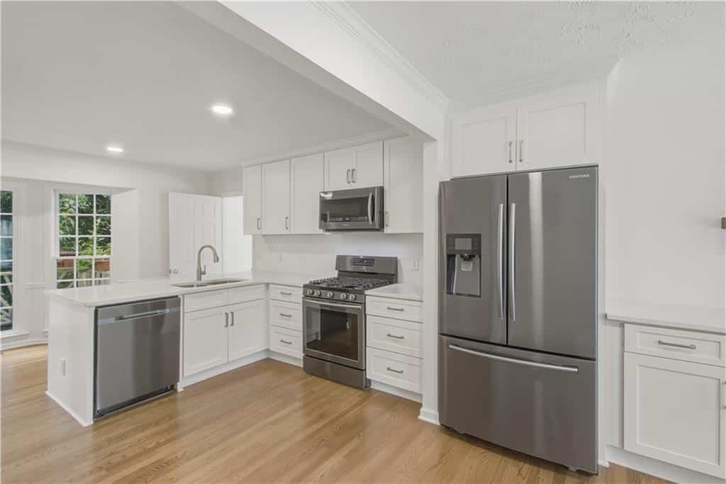 Listing photo 6