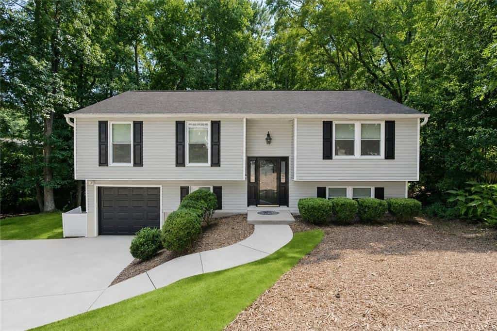9682 N Pond Circle, Roswell, GA 30076