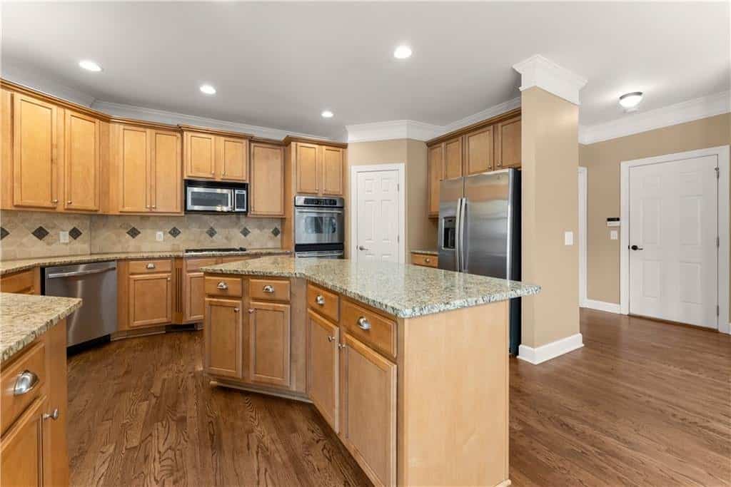 Listing photo 6