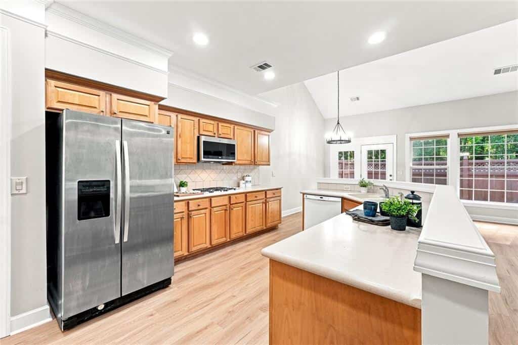 Listing photo 3