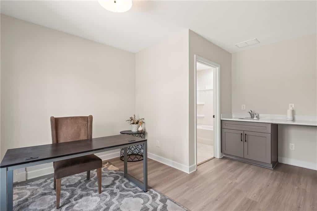 Listing photo 6
