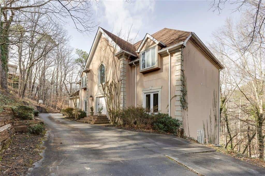 Listing photo 2