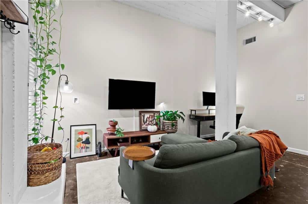 Listing photo 6