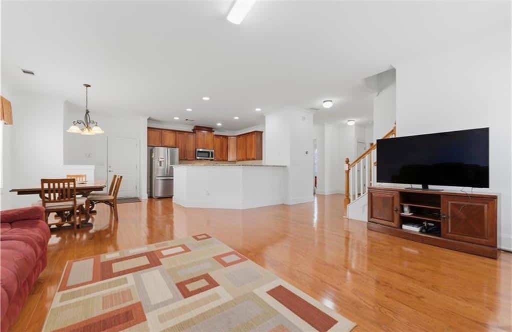Listing photo 6