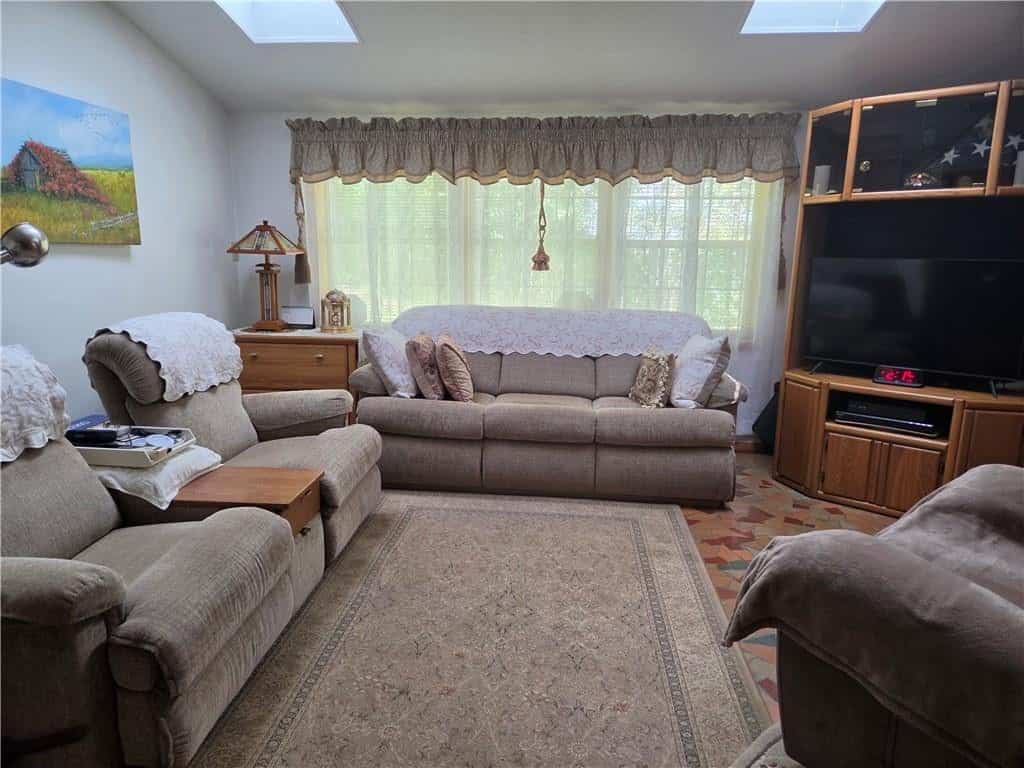 Listing photo 4