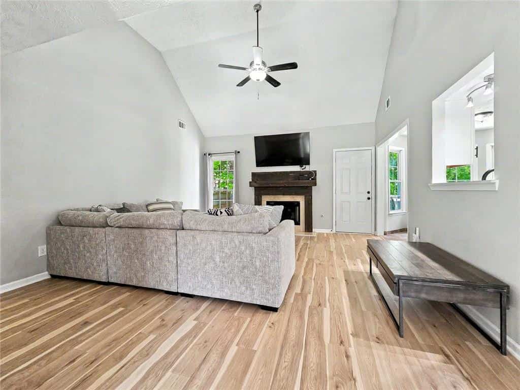 Listing photo 6