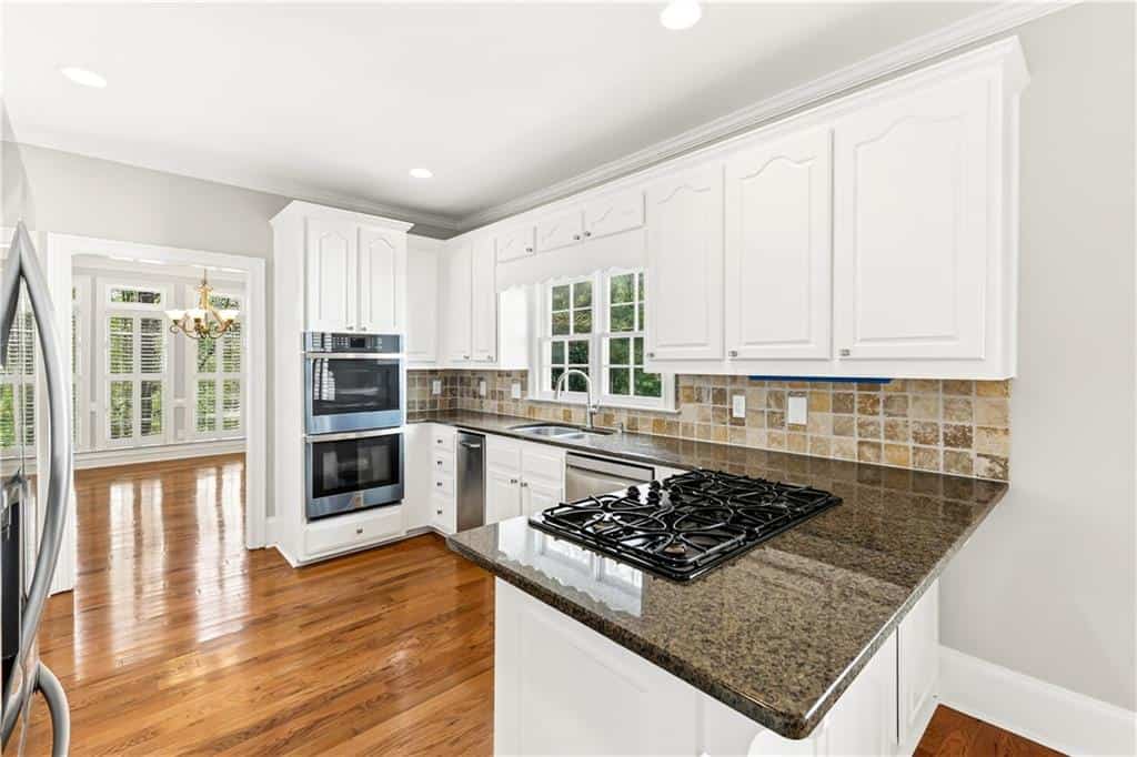 Listing photo 6