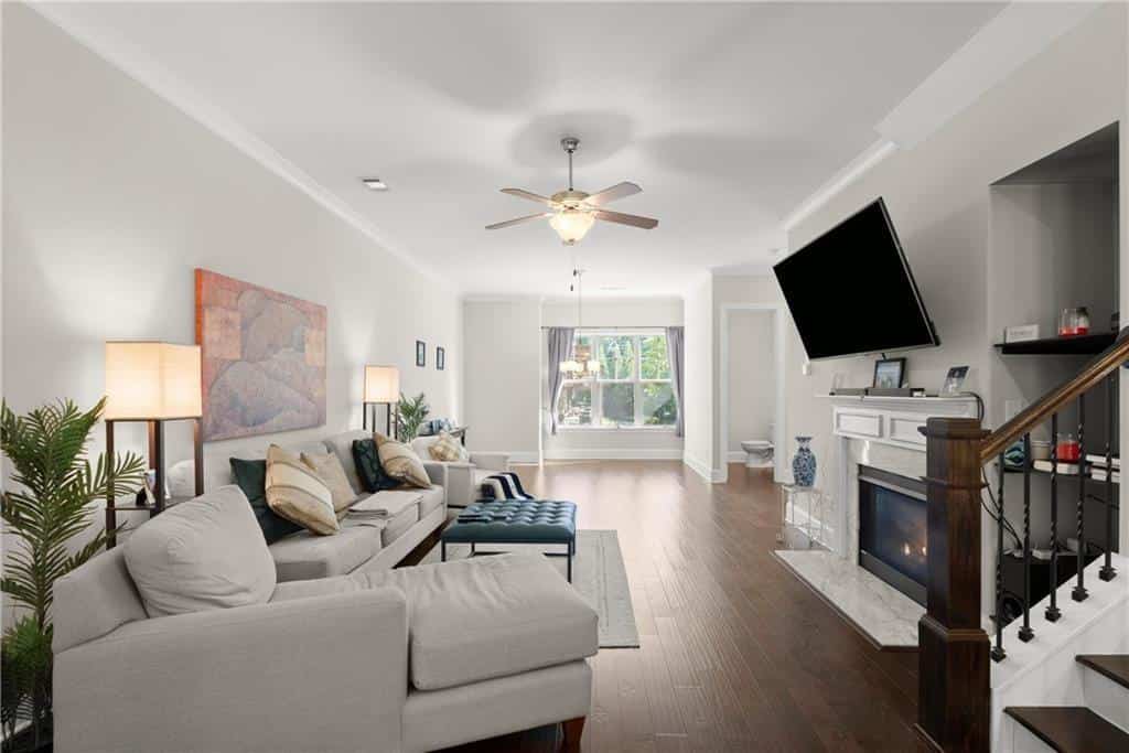 Listing photo 6