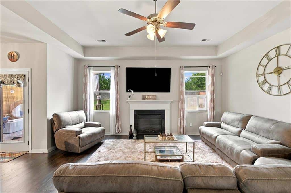 Listing photo 6