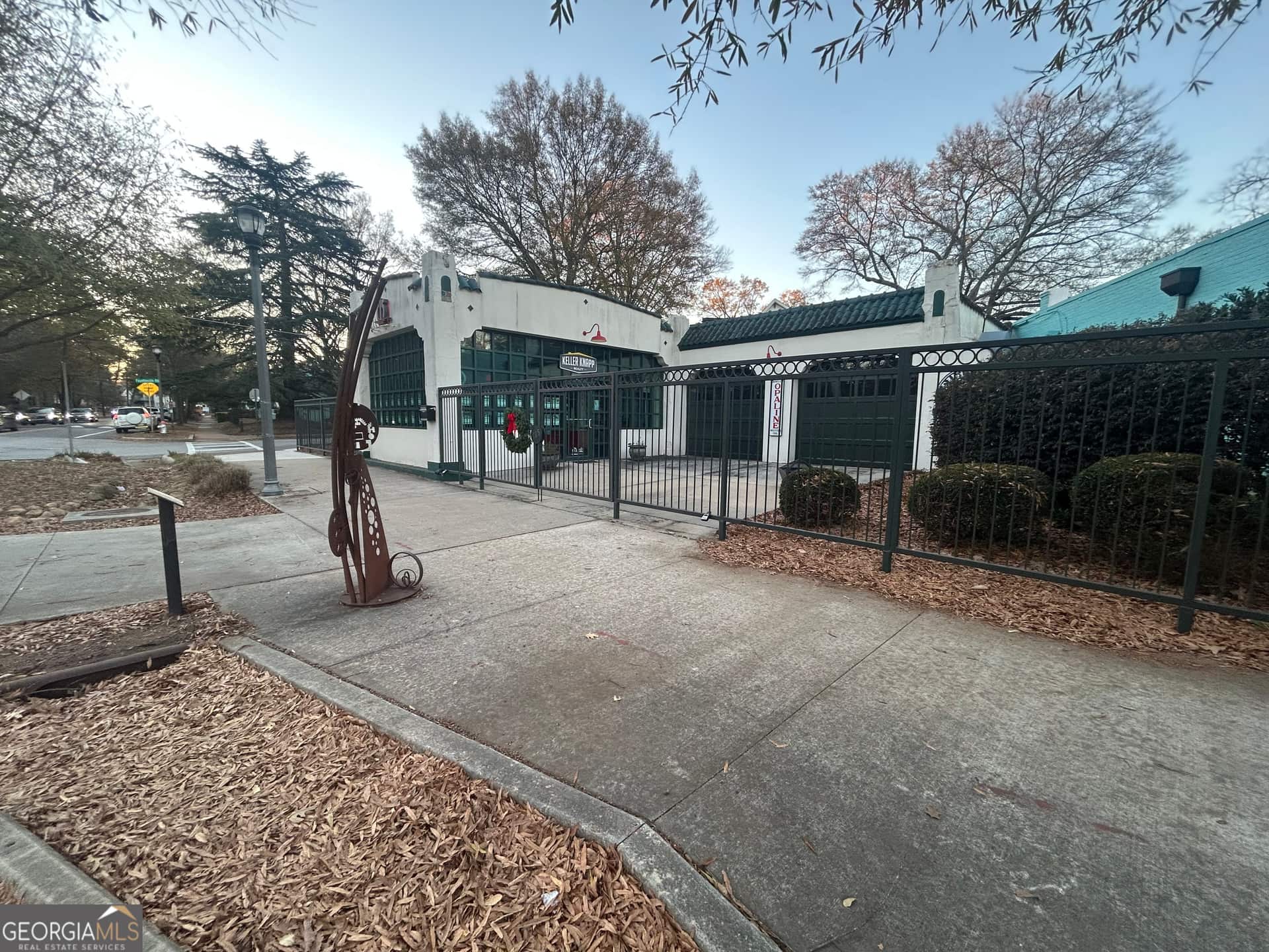Listing photo 1
