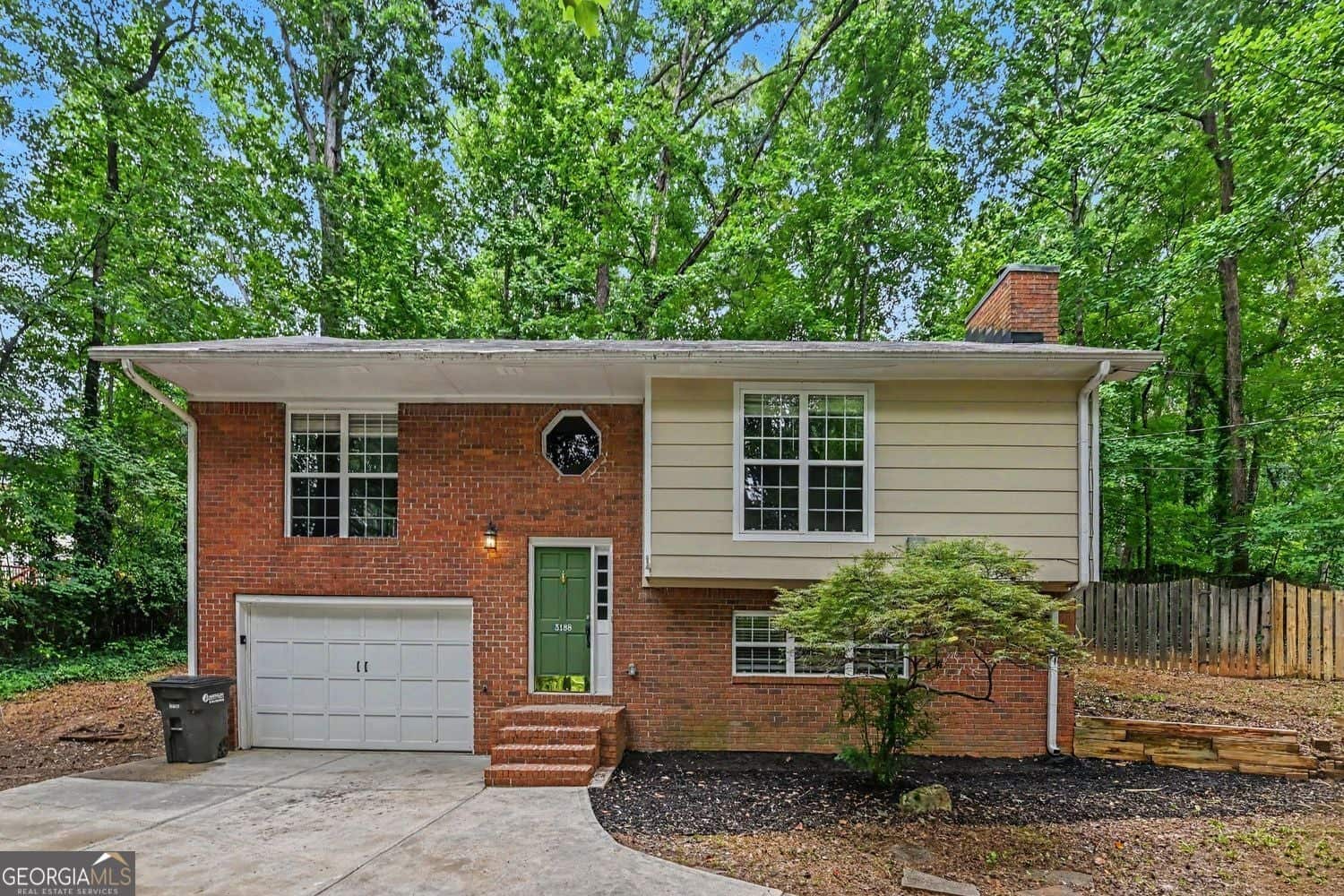 Listing photo 1