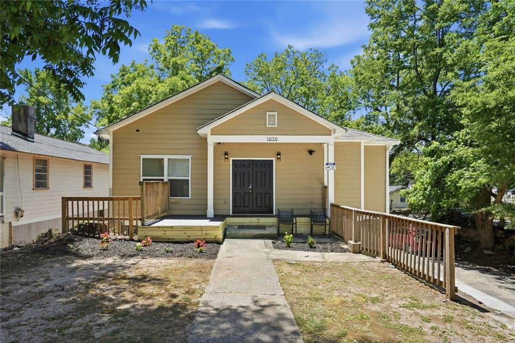 Listing photo 1
